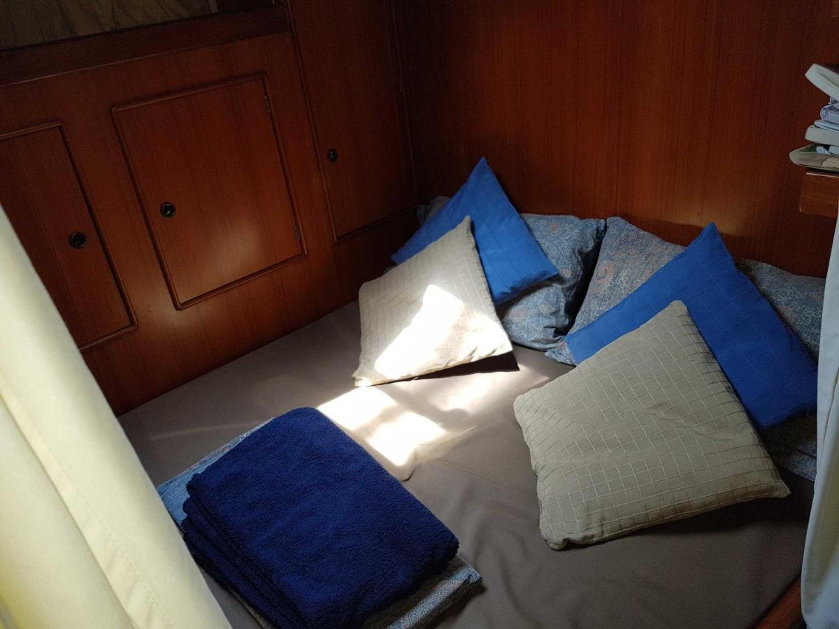 Hotel na wodzie On A Beautiful Ocean Going Classic Schooner! Barcelona