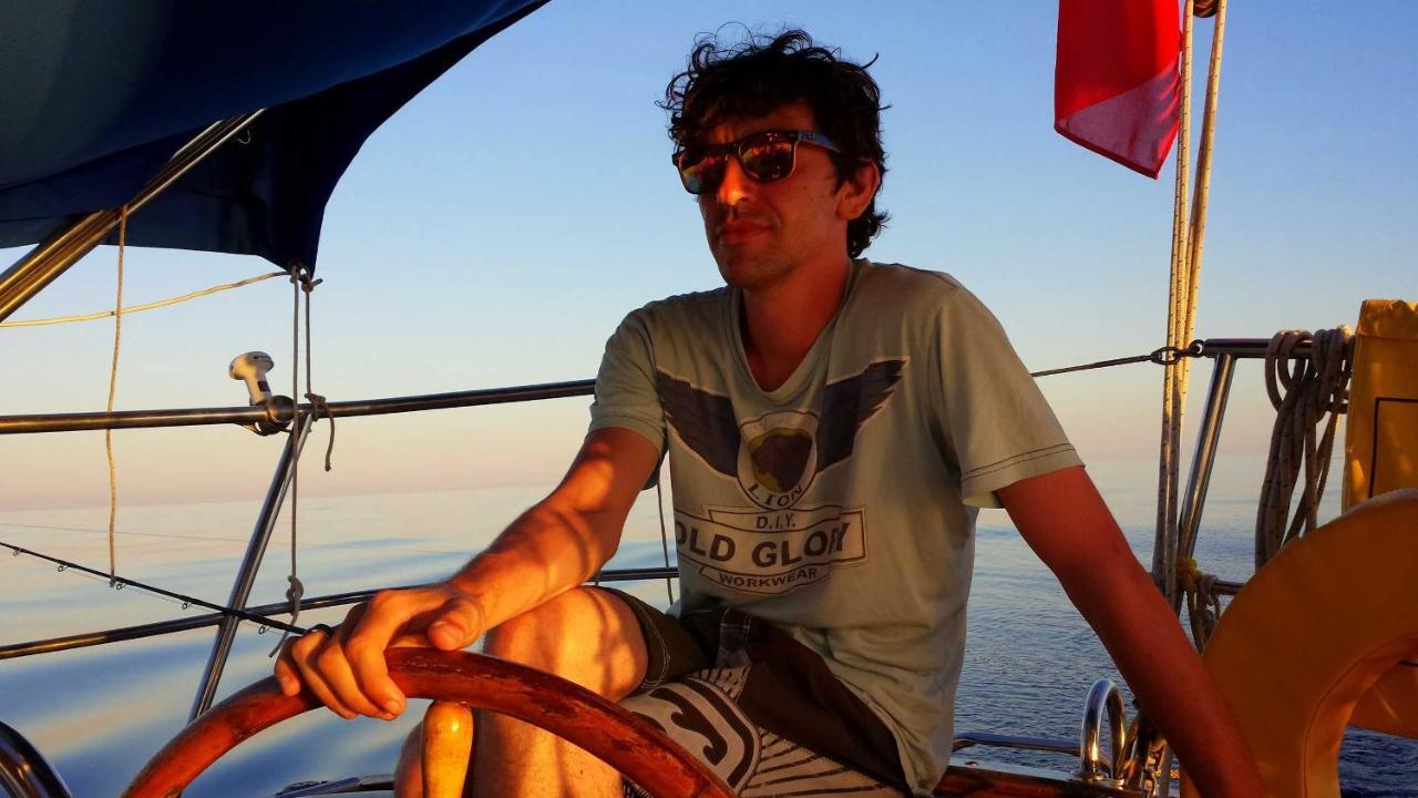 Hotel na wodzie On A Beautiful Ocean Going Classic Schooner! Barcelona
