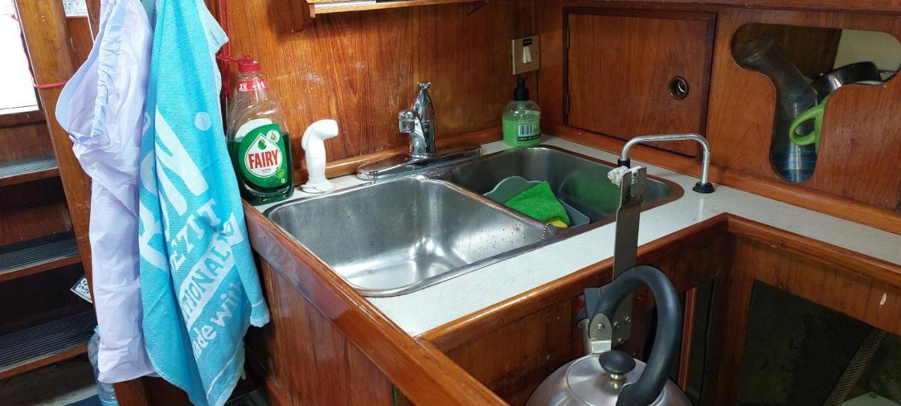 On A Beautiful Ocean Going Classic Schooner! Hotel na wodzie Barcelona