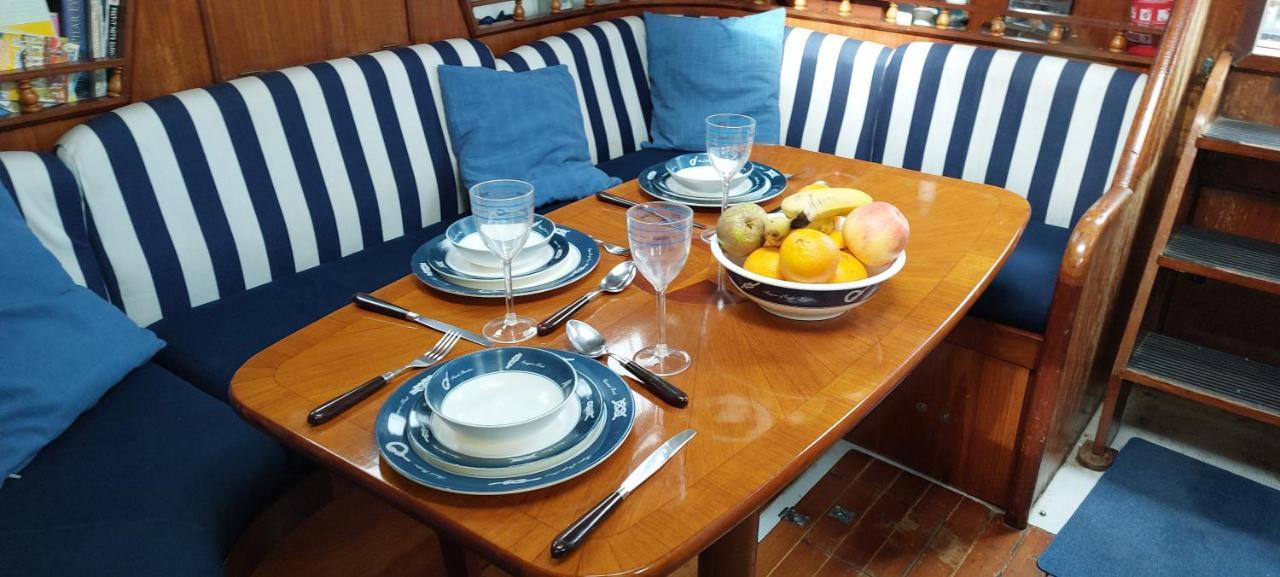 Hotel na wodzie On A Beautiful Ocean Going Classic Schooner! Barcelona